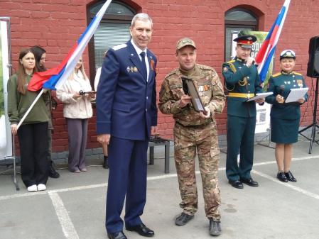 Фото В Челябинске вручили «чёрные ножи» бойцам СВО и вспомнили героев Великой Отечественной