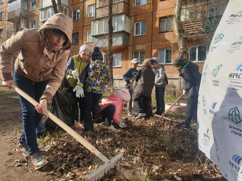 Фото ЧМК начал акцию по благоустройству и уборке городских дворов