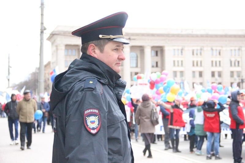 Фото Полиция Челябинска обеспечивает охрану порядка в праздники