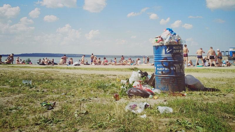 Фото Работники Челябинского цинкового приняли участие в экологической акции