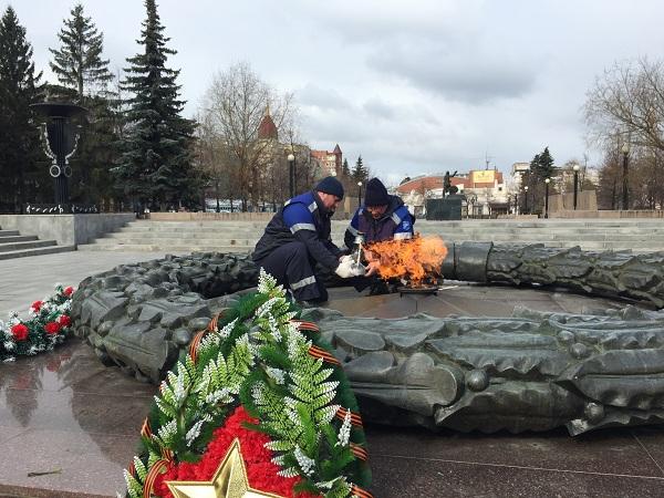 Фото Все мемориалы «Вечный огонь» в Челябинской области готовы ко Дню Победы