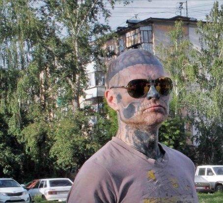 Фото В Челябинске «человек-татуировка» набросился на активистку «Справедливой России»
