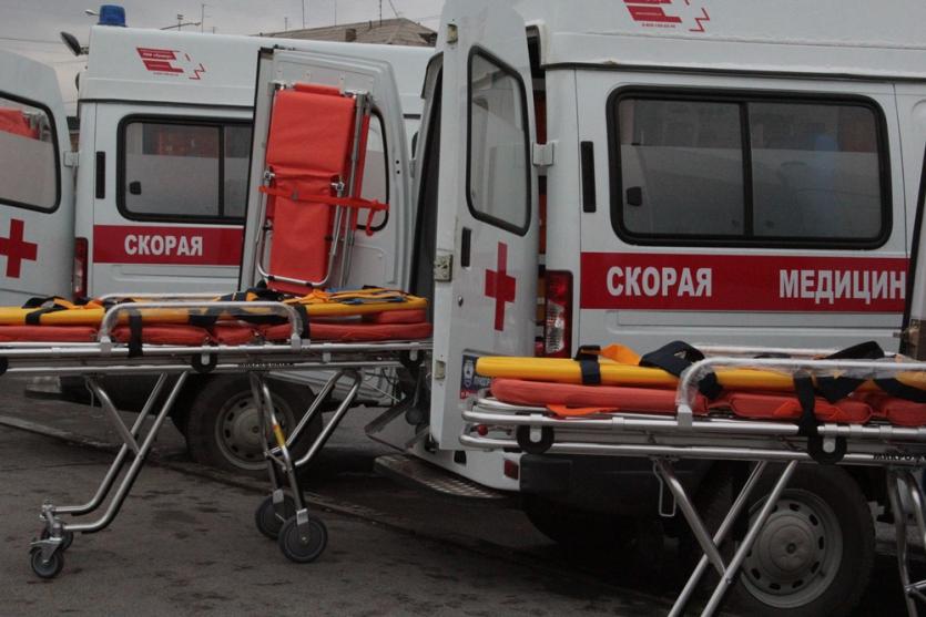 Фото В Челябинской области больных с избыточным весом носят на руках спасатели