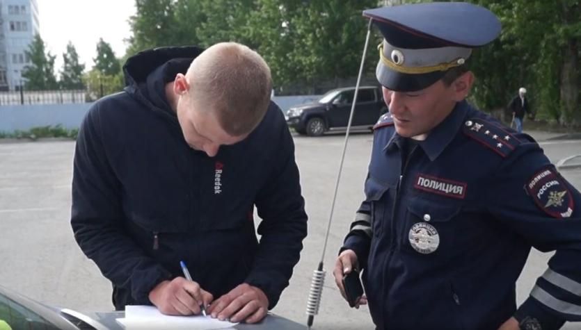 Фото Жители Челябинска помогли задержать пьяного бесправника
