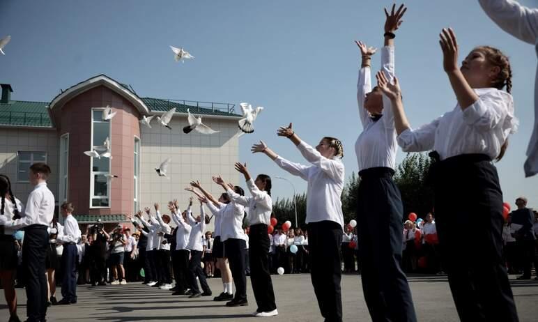 Фото В День знаний открыли новые школы в Кунашаке, Верхнеуральске и в Миассе