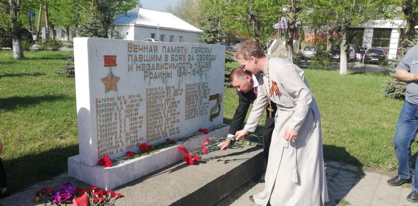 Фото В Новосинеглазово депутаты поздравили ветеранов с Днем Победы