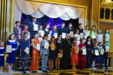Фото В Южноуральске звучала скрипка Страдивари, а юные музыканты разыграли поездку на родину Моцарта