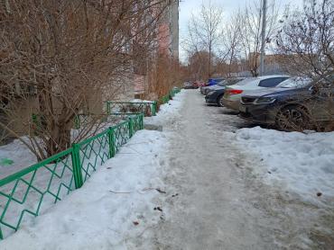 Фото В Челябинске тротуары будут активно посыпать пескосоляной смесью