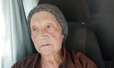 Фото Полицейские Южноуральска ищут родственников найденной старушки, которая ничего о себе не помнит