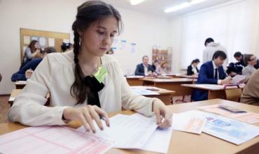 Фото Родители челябинских выпускников пожаловались на самоуправство проверяющих ЕГЭ: в областном минобразования с этим не согласились