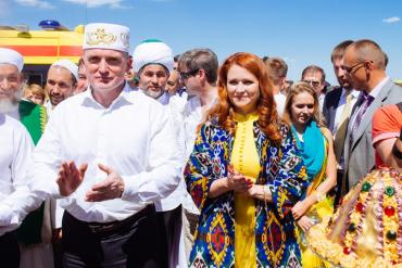 Фото Сабантуй 2016: рекордный чак-чак от Конгресса татар и новые «звезды»