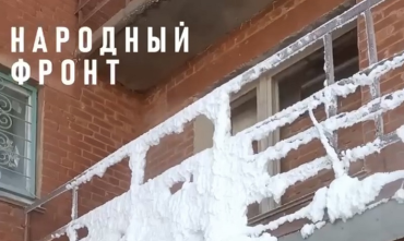 Фото  Прокуратура потребовала у власти Миасса «согреть» дом со снежными наростами