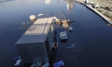 Фото Куляшов: Затопление набережной Миасса за челябинской филармонией планам подрядчика не помешало