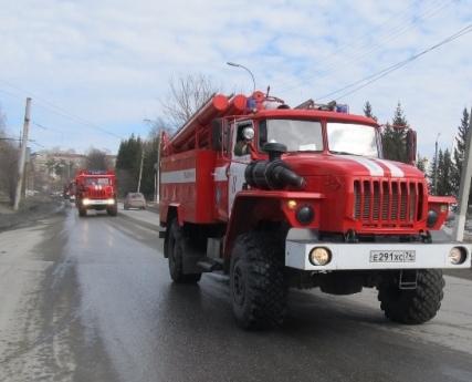 Фото В Челябинской области на М-5 столкнулись 3 грузовика и легковушка