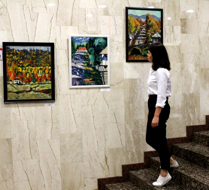 Фото В Челиндбанке открылась выставка картин уральских художников