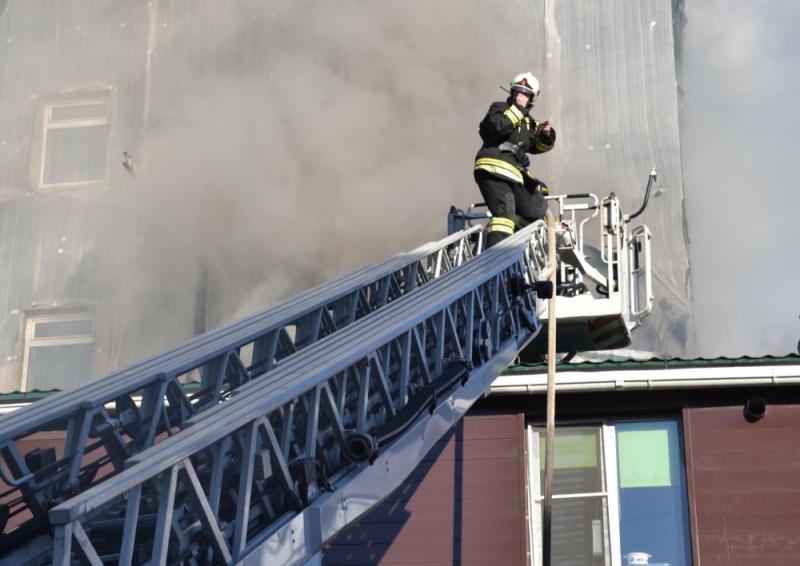 Фото Ликвидирован пожар в пристрое к бизнес-центру «Аврора» в Челябинске