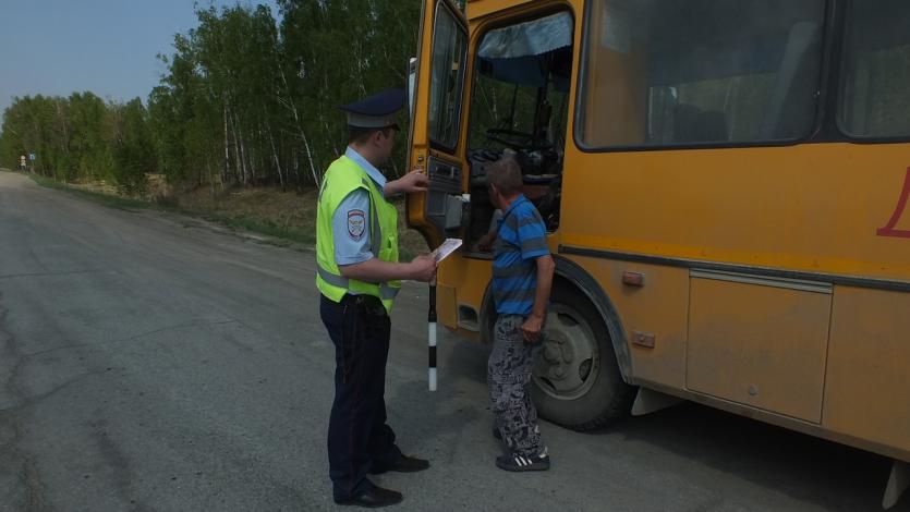 Фото Сотрудники ГИБДД задержали пьяного водителя школьного автобуса