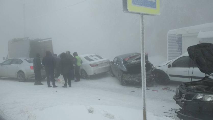 Фото В Магнитогорске во время тумана произошла крупная авария с участием 17 автомобилей
