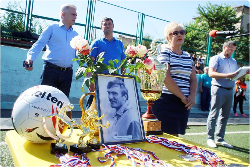 Фото Магнитогорские депутаты поддерживают детский футбол