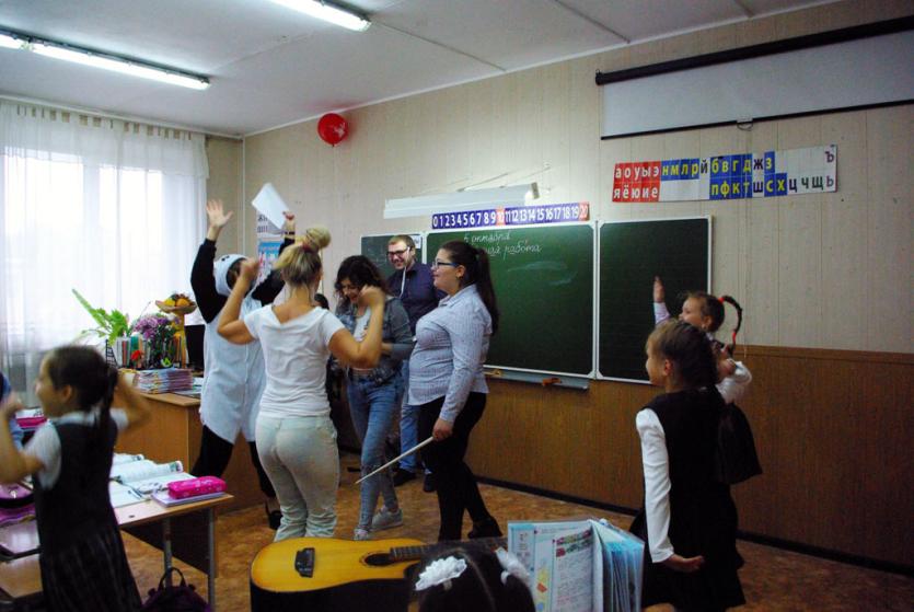 Фото В Челябинске педагоги в День учителя срывали уроки школьникам