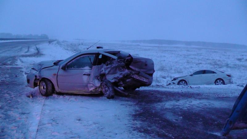 Фото В Челябинской области «Мерседес» влетел в «Ладу» на остановке – ее водитель погиб на месте