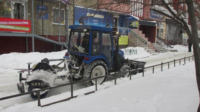 Фото Челябинцы знают, где взять деньги на уборку снега - сэкономить на чиновниках