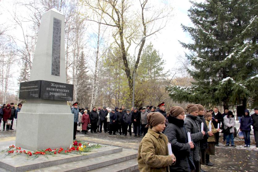 Фото В Копейске открыли памятник жертвам политических репрессий