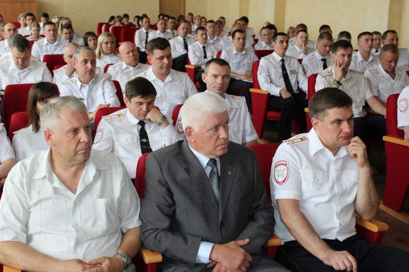 Фото В Челябинске по случаю профессионального праздника чествовали сотрудников ГИБДД
