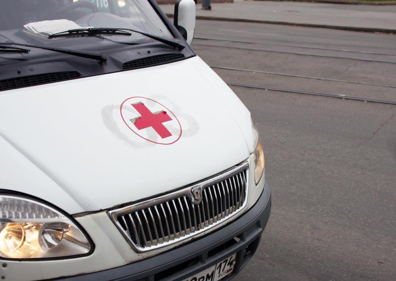 Фото В Челябинске карета скорой помощи с пациентом на борту попала в ДТП