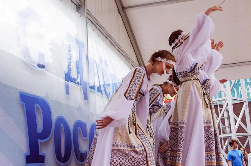 Фото Большинству челябинцев нравится название праздника «День России»