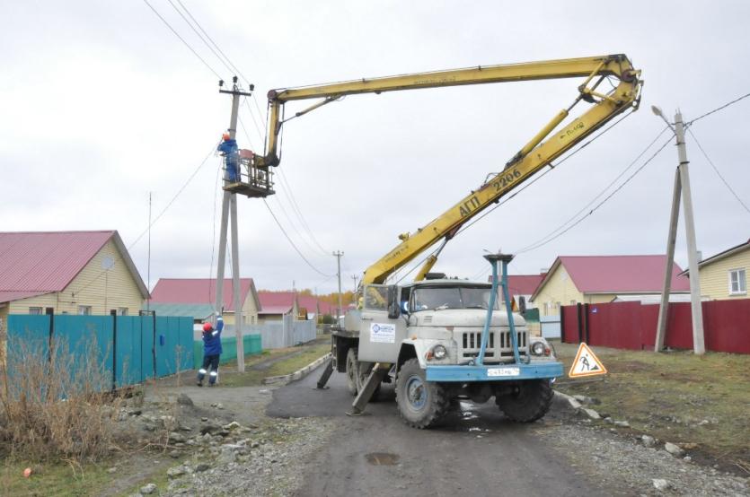 Фото Специалисты «Челябэнерго» в ходе учений построили новую ЛЭП для жителей села Муслюмово