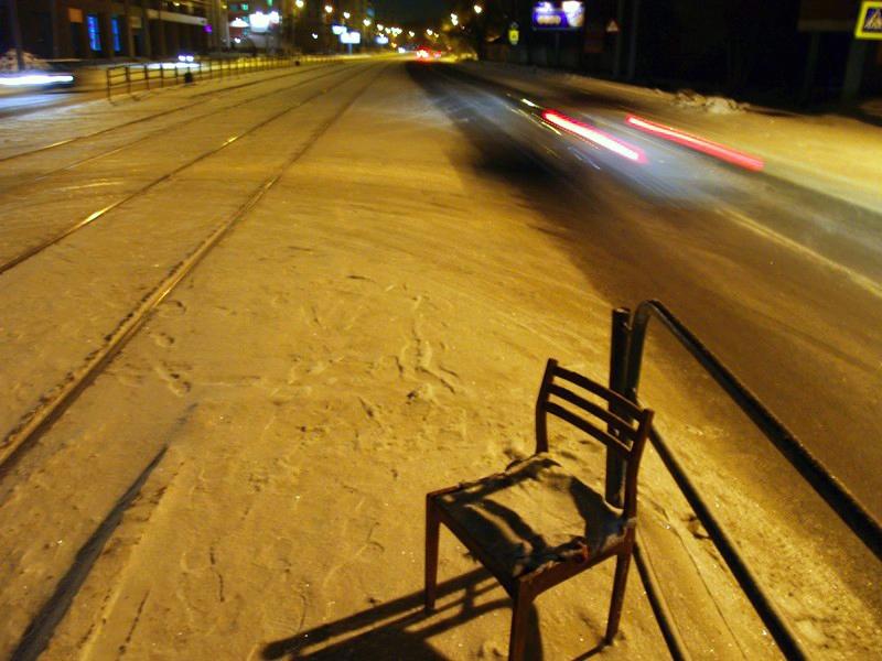 Фото Некуда присесть: почему и куда в Челябинске «испарились» скамейки?