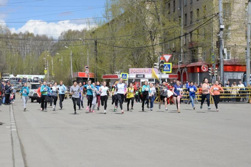 Фото Более четырех тысяч челябинцев приняли участие в  эстафете на приз газеты «Челябинский металлург»