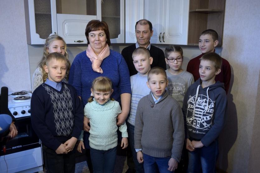 Фото Первая многодетная семья в Челябинской области получила шестикомнатную квартиру