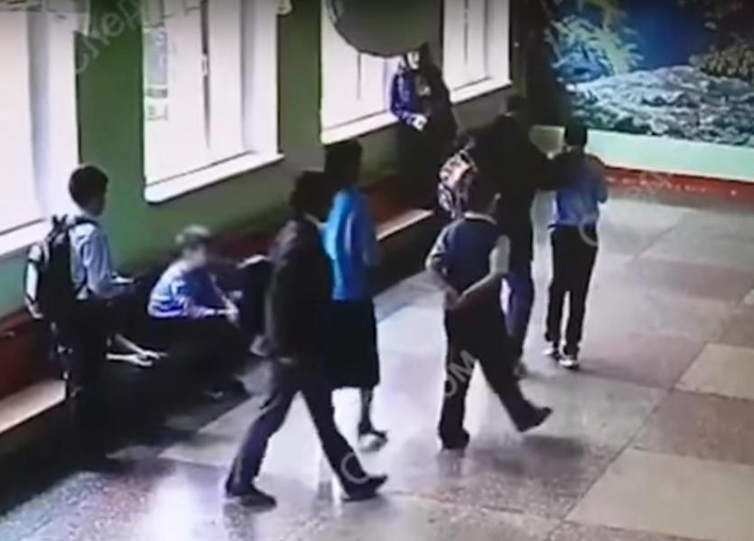 Фото СКР опубликовал видео «разборки» челябинского родителя со школьником