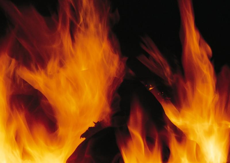 Фото В Еманжелинске мужчину сожгли на глазах прохожих