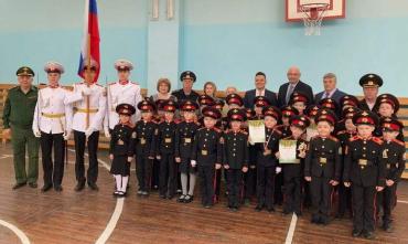 Фото Учебная неделя в школе Челябинской области началась с нового патриотического ритуала