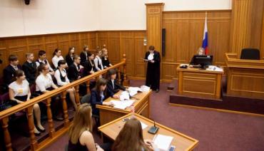 Фото Урок правосудия в Челябинске: юные присяжные признали восьмиклассника виновным в «минировании» школы 