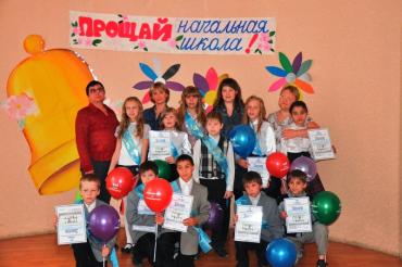 Фото Почетные грамоты выпускникам в Челябинске вручил депутат Андрей Барышев