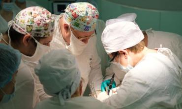 Фото В Челябинске хирурги провели операцию малышу, у которого пищевод был забит едой