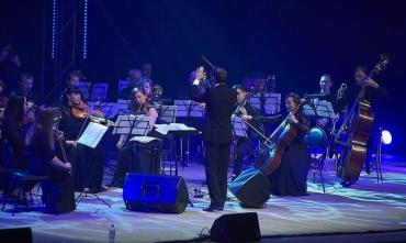 Фото В Челябинске четвертого  января состоится концерт QUEEN и ABBA с симфоническим оркестром