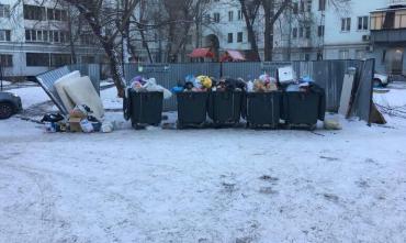 Фото В Челябинской области гололед помешал работе мусоровозов