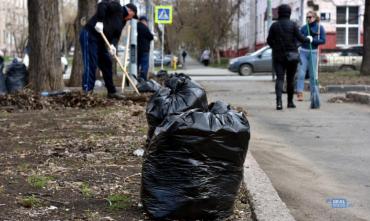 Фото ЦКС вывез более ста тысяч мешков с сезонным мусором, собранным на субботниках 