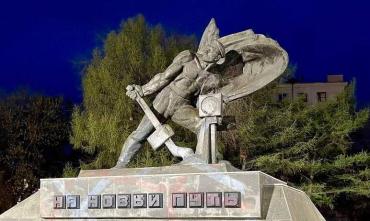 Фото Главные памятники Челябинска теперь будут всегда светиться в ночи