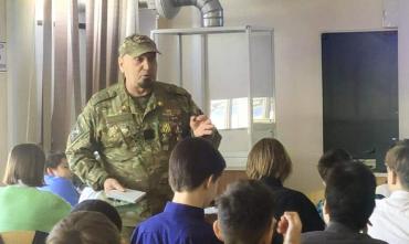 Фото Представитель «Боевого братства» провел урок мужества для школьников Челябинска