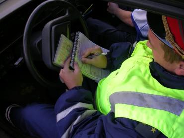 Фото Челябинским автомобилистам выдавали уведомления о штрафах на платных парковках