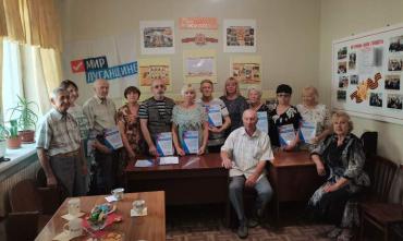 Фото Металлурги Луганской народной республики поздравляют челябинских коллег