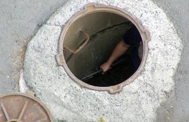 Фото В центре Челябинска нашли труп в колодце