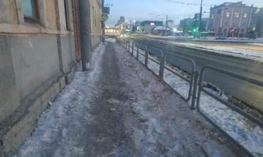 Фото Челябинские дорожники посыплют город солью