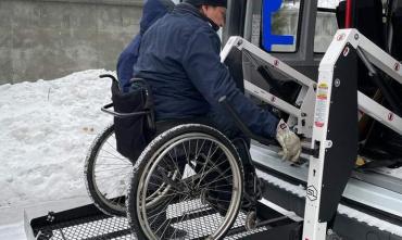 Фото Для южноуральских спортсменов-колясочников приобрели новый микроавтобус